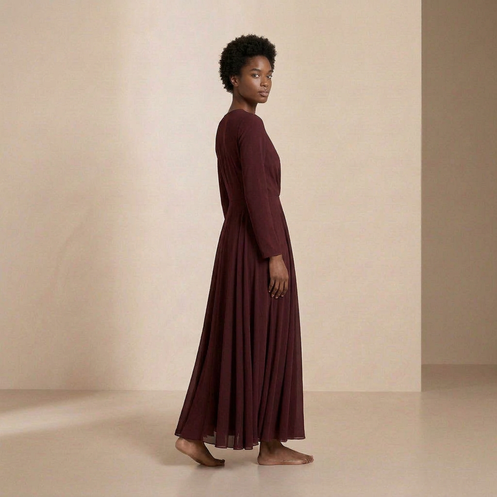 Lange maxi-jurk in noordelijke bordeauxkleur met lange mouwen – elegante slipdress met een wikkeldecolleté aan de voorkant